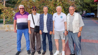 Бившият национал и треньор Пламен Марков също отдаде почит на