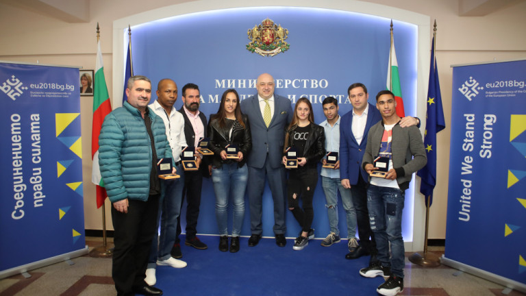 Министър Кралев награди призьорите ни от Европейското първенство по бокс