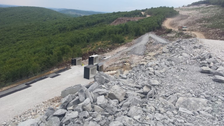 Проверяват защо се е срутила част от АМ "Хемус"