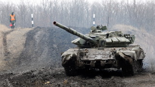 Украйна обвини Русия че е разположила танкове и допълнителни снайперски