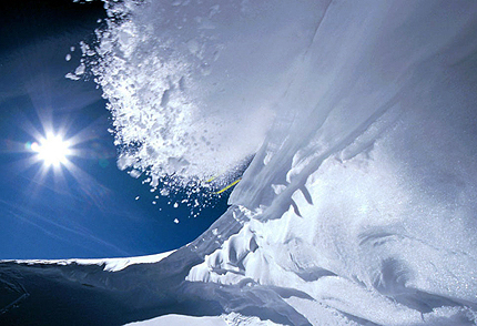 Лавина уби шестима скиори във Френските Алпи 