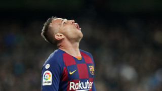 Халфът на Барселона Артур е контузил глезена си по време