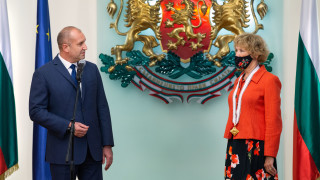 Радев даде орден на нидерландския посланик, намекна за Шенген