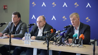 Мажоритарният собственик на Левски Наско Сираков се срещна с фенове