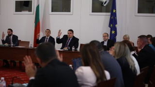 Депутатите от Комисията по правни въпроси се захванаха на второ