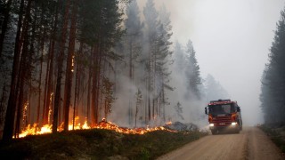 Най-студения регион в Европа се бори с опустошителни пожари и суша, които му струват все по-скъпо