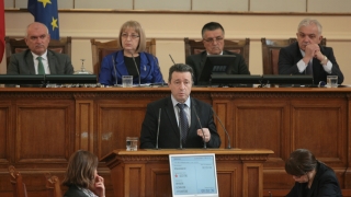 Депутати от опозицията се обявиха против задължителното гласуване 
