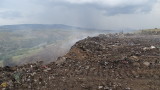Пожар гори на незаконно сметище в Хасковско