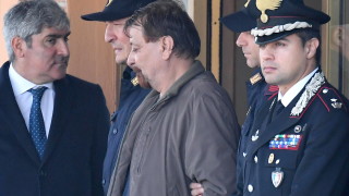 Чезаре Батисти италианският терорист с леви убеждения е докаран в