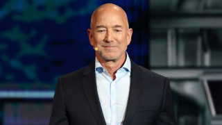 Животът на богатите и известните често има много лица и