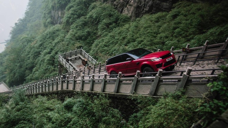 Range Rover Sport PHEV изскачи 999 стъпала в Китай