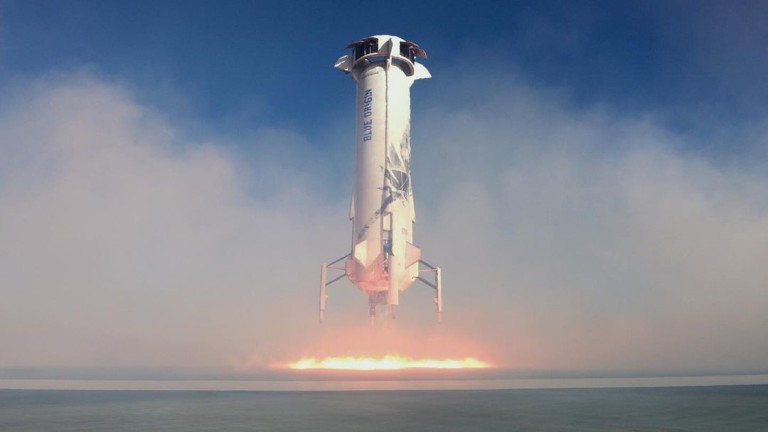 Милиардерът Джеф Безос излита в Космоса на живо пред целия свят