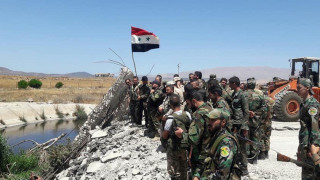 Силите подкрепящи Асад развяха сирийското знаме в Кунейтра след като правителството