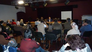 Културни дейци се събраха на протест пред Столичната община