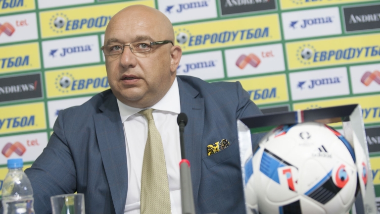 Кралев се ангажира с решаването на проблема със стадион "Черноморец"