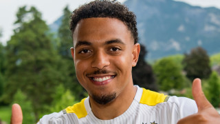 Донийл Мален вече е футболист на Борусия Дортмунд Това съобщиха