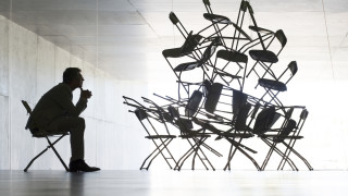 Продължителното седене на едно място изглежда безобидно занимание но истината