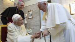 Ватикана: Папа Бенедикт е в тежко, но в стабилно състояние
