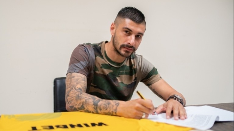 Славчо Шоколаров подписа с Ботев (Пловдив). 30-годишният полузащитник парафира договор