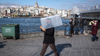 С празни секции приключи изборният ден в Турция за балотажа