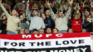 Феновете в Англия смятат, че публиката влияе на реферите