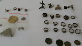 Иззеха голям брой древни артефакти от различни епохи на Античността