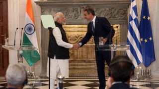 Министър председателят на Гърция Кириакос Мицотакис и неговият индийски колега Нарендра