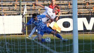 17 годишен се очаква да води атаката на Славия в столичното