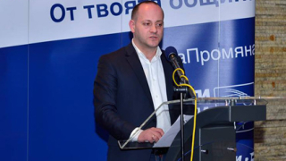 РБ вади управлението от криза всяка седмица, обяви Радан Кънев пред ДСБ елита