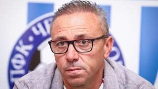 Треньорът на Черно море Илиан Илиев трябва да се справя