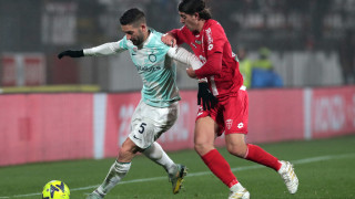 Интер водеше с 2 1 до 93 ата минута след което Дъмфрис