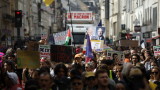 Хиляди протестираха срещу Макрон и Барние във Франция