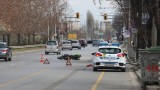  Моторист катастрофира в София, различен се заби в трактор в Разградско 