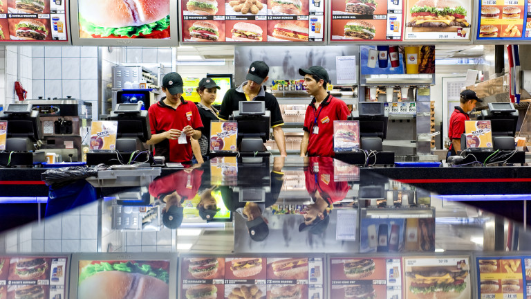 Пенсионерите изместиха тинейджърите за работа в McDonald’s 