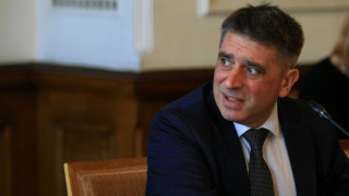 Кирилов е самотен като правосъден министър и малък да оценява президент и премиер