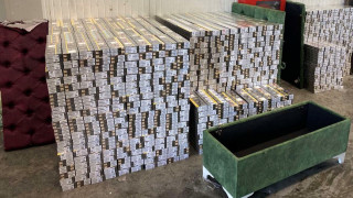 Откриха 17 000 кутии цигари, скрити в мебели на Капитан Андреево