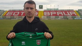 Двама от основните футболисти на Ботев Враца подписаха нови договори