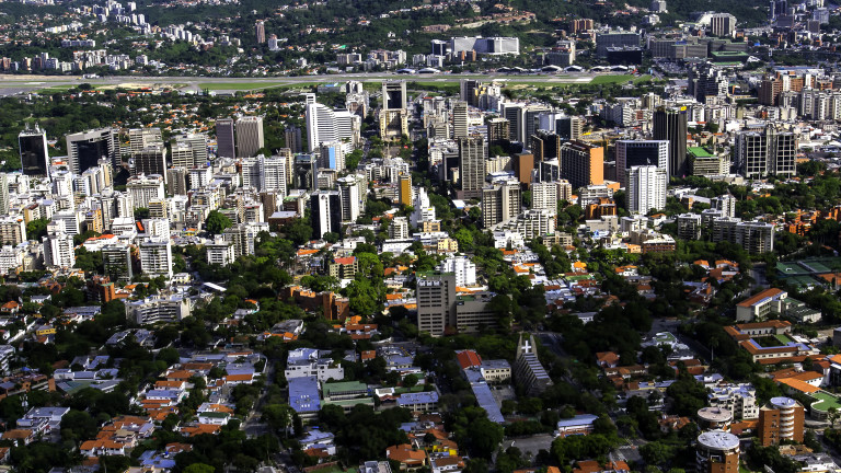 Венецуела заплашва испанските авиокомпании с отнемане на полетните им права, ако не възстановят връзките с Каракас