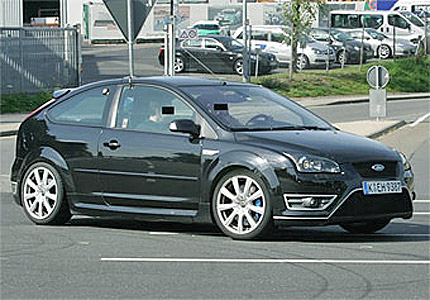 Ford Focus RS конкурент на VW Golf R32
