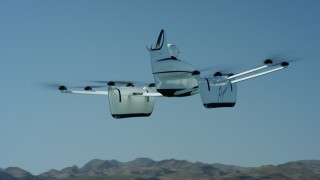 Тази седмица интернет се наводни с видеа показващи полетите на първата