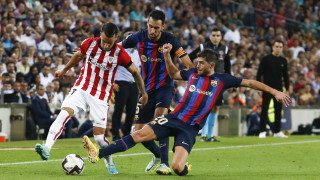 Защитникът на Барселона Серхи Роберто се контузи в мача срещу