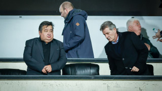 Вицепрезидентът на Българския футболен съюз Емил Костадинов и президентът на