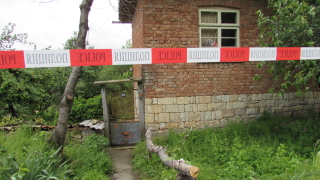 Задържаха 37-годшина за убийството на баба в село Дълбок извор