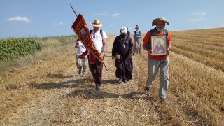 Поклонниците от похода "Светият път" пристигат в София
