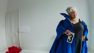 82-годишната актриса, която позира гола за Vogue