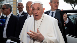 Папата възложи на кардинал търсенето на пътища към мира в Украйна
