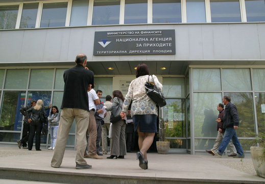 НАП заплашва да запорира сметките на 1600 фирми в Южна България