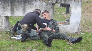 Български и британски военни тренират оказване на първа помощ