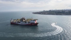 Кораб от Украйна заседна и блокира Босфора 