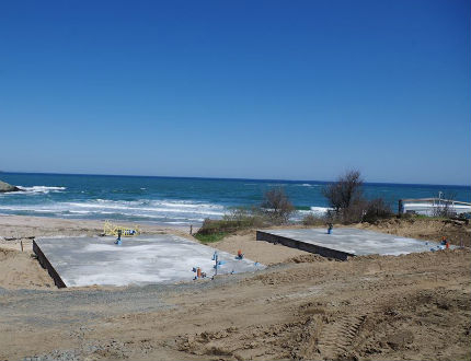 Спират строителството на плажа "Корал"
